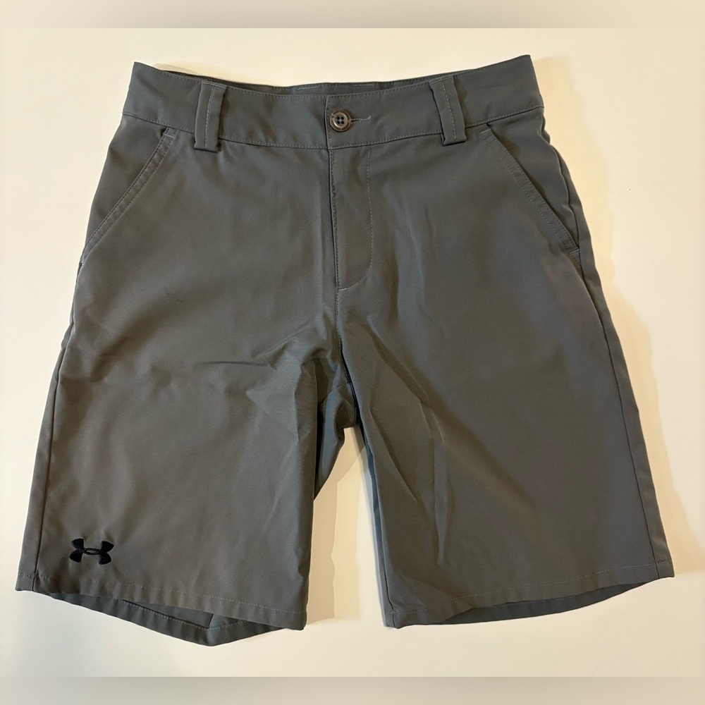 Under Armour Boys Golf Shorts. Gray Boys M